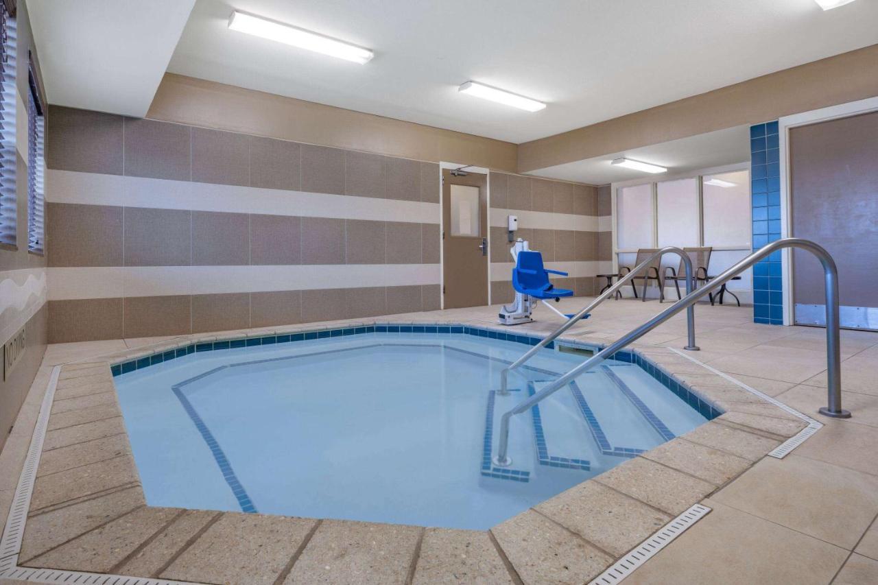 Hawthorn Suites By Wyndham Williston Esterno foto